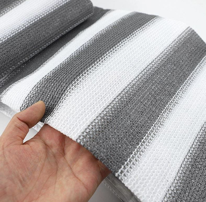Osłona balkonowa 1 × 7 m z PE 180 g/m², zacienienie 95% – szaro-białe pasy – zdjęcie 3